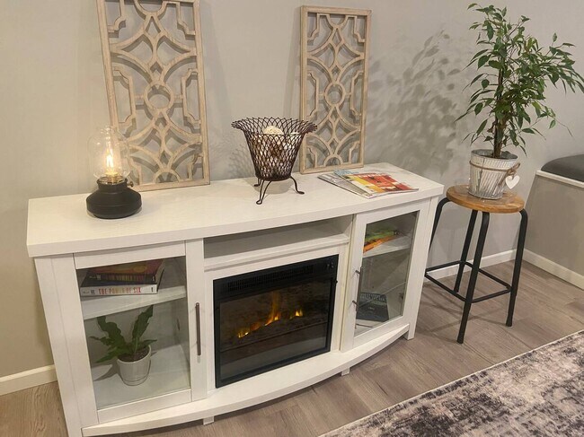 Building Photo - 8A Oak Rd