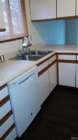 Building Photo - 402 s. Village Ct.