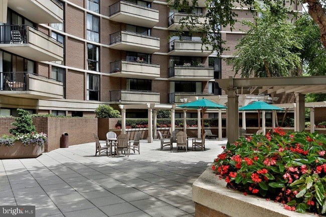 Building Photo - 4620 N Park Ave