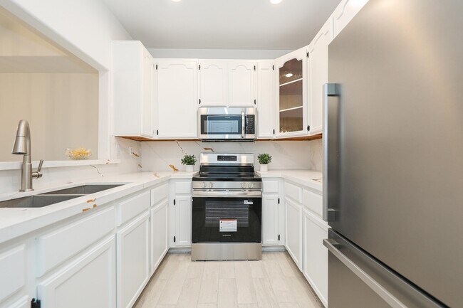 Building Photo - 1000 Ranchway Dr