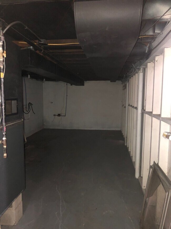 Building Photo - nice 2 bedroom house ready for move in ASAP.