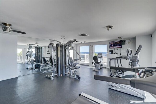 Building Photo - 2841 N Ocean Blvd