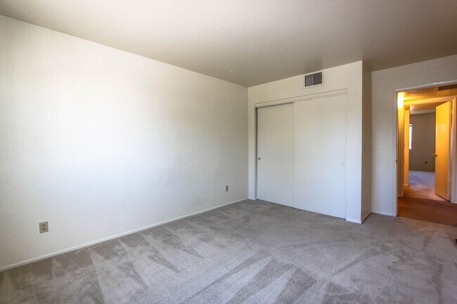 Building Photo - 3 Bedroom Unit at Villas at the Ridge in Prescott