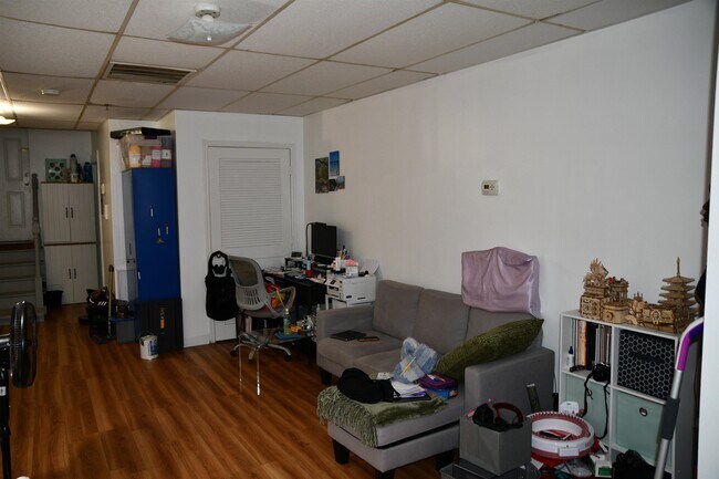 Building Photo - 203 Academy St