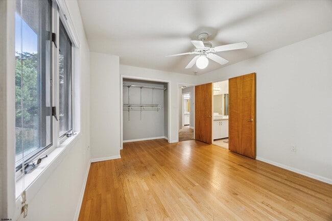 Building Photo - 2 Woodstock Dr