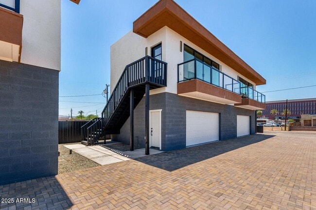 Building Photo - 1721 W Sherman St