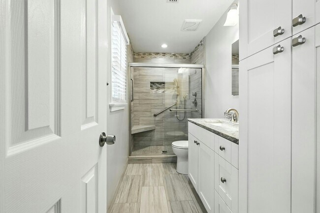 Building Photo - 412 Desertmartin Way