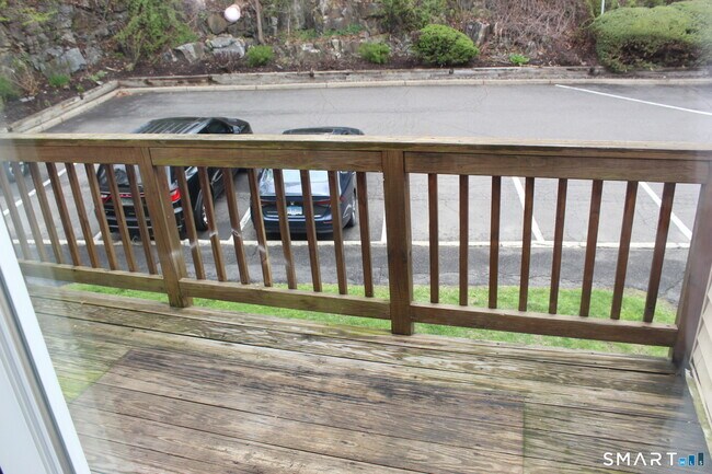 Building Photo - 8 Rose Ln