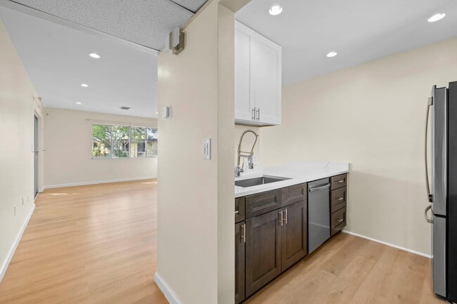 Building Photo - 830 SW 9th St Cir