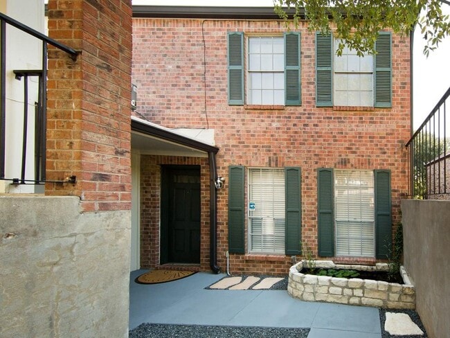 Building Photo - 6534 E Hill Dr