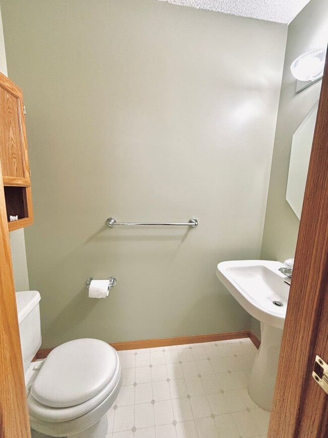 Building Photo - 2 Bedroom Townhome Nestled in The Heart of...