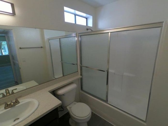 Building Photo - 1 bedroom in Sherman Oaks CA 91411