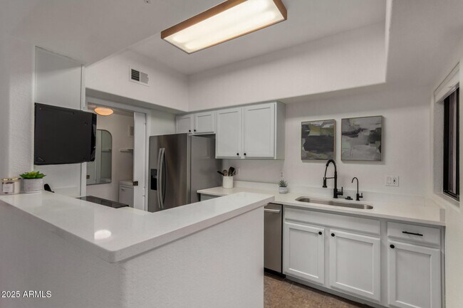 Building Photo - 10401 N Saguaro Blvd