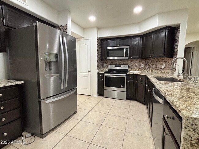 Building Photo - 1231 N Tercera Ct