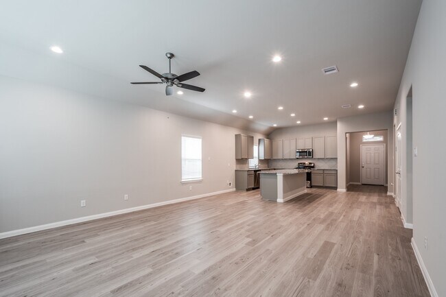 Building Photo - 3918 Sugardale St