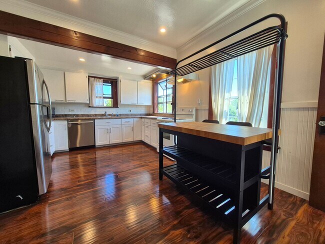 Building Photo - Spacious Duplex with EV Charger and Yard