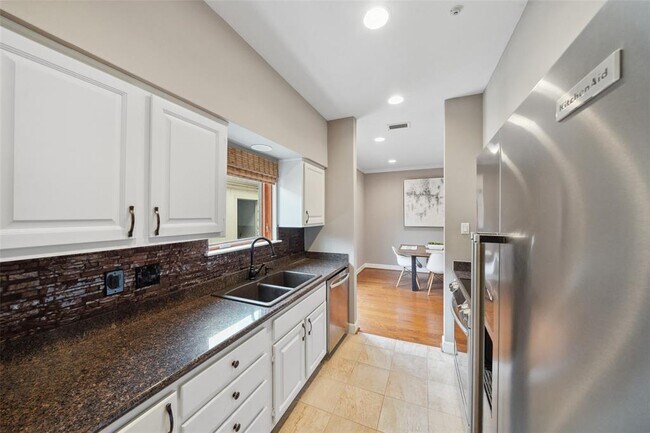 Building Photo - 624 Augusta Dr