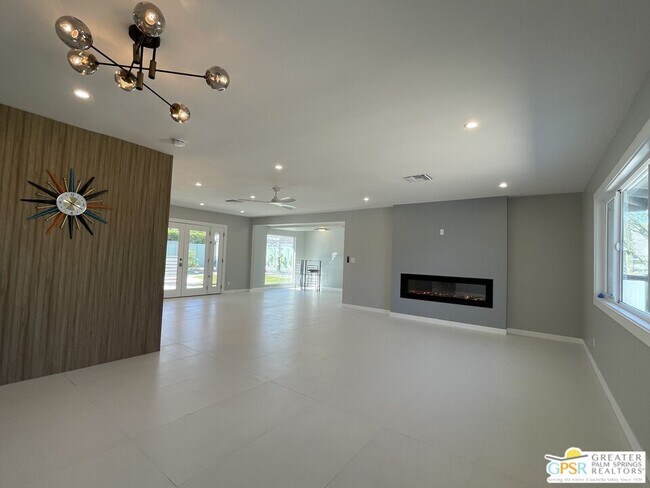 Building Photo - 505 E Molino Rd