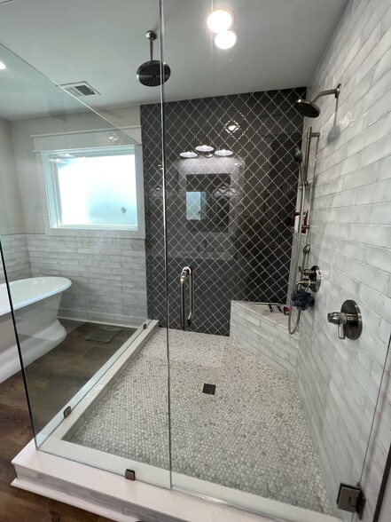 Spacious master shower with rain head fixture - 1608 Alcovy Ridge Xing