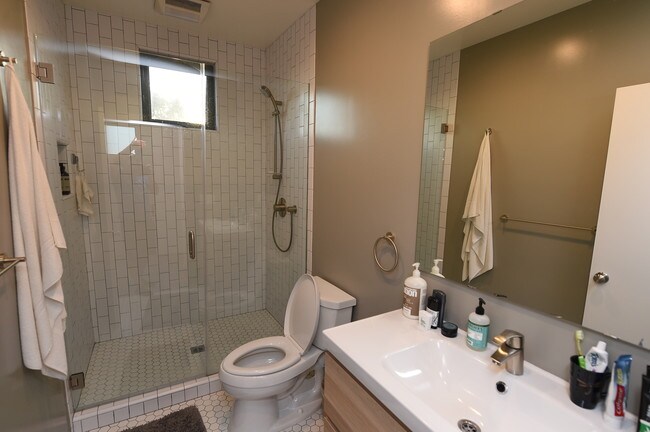 Building Photo - 1509 Cabrillo Ave