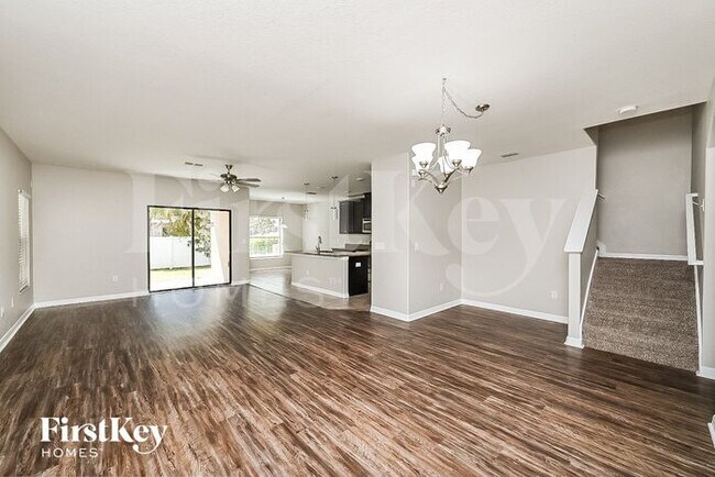 Building Photo - 2704 Garden Falls Dr