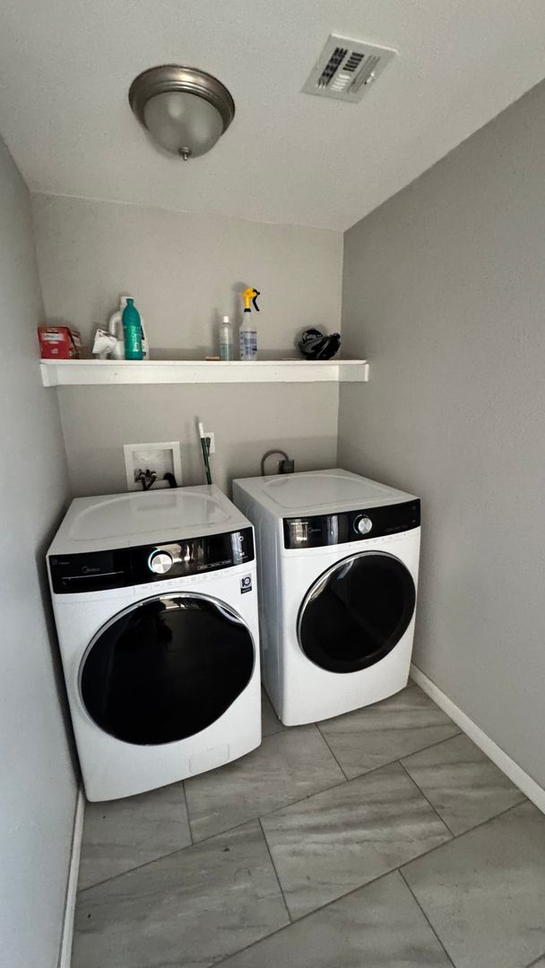 Building Photo - Renovated 4 Bedroom, 2 Bathroom Home in a Prime Phoenix Location!