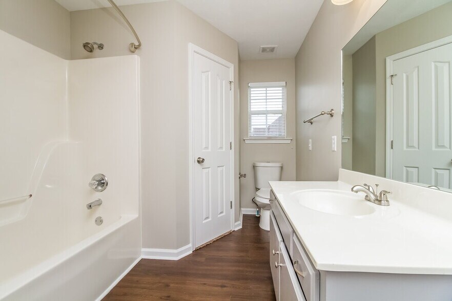 Building Photo - 2115 Montgomery Ln