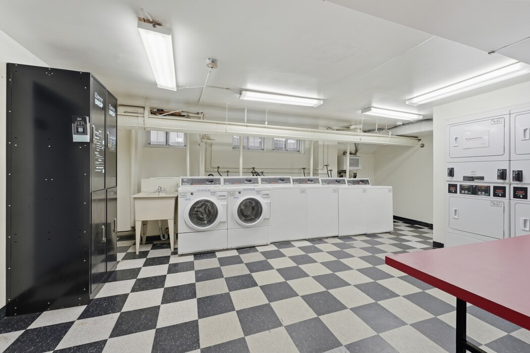 Building Photo - 1954 Columbia Rd NW