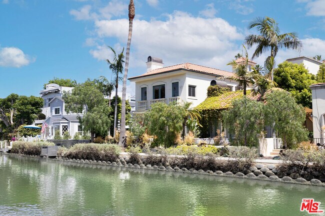 Building Photo - 420 Carroll Canal
