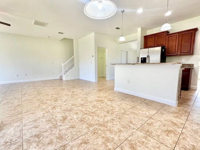 Building Photo - Upscale and modern 5bedroom/2.5bath home i...