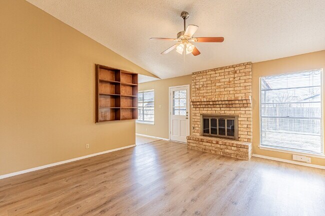 Building Photo - 4414 Valleybrook