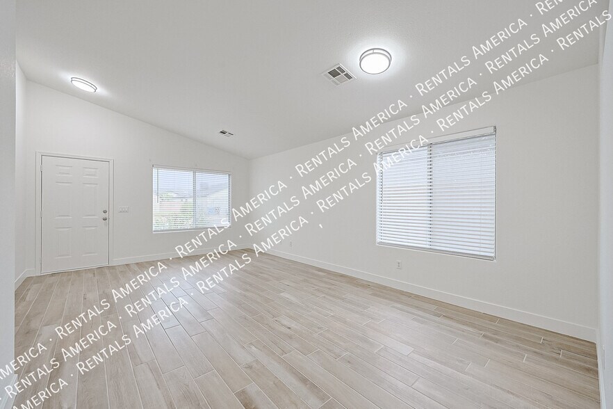 Building Photo - 3043 W Abraham Ln