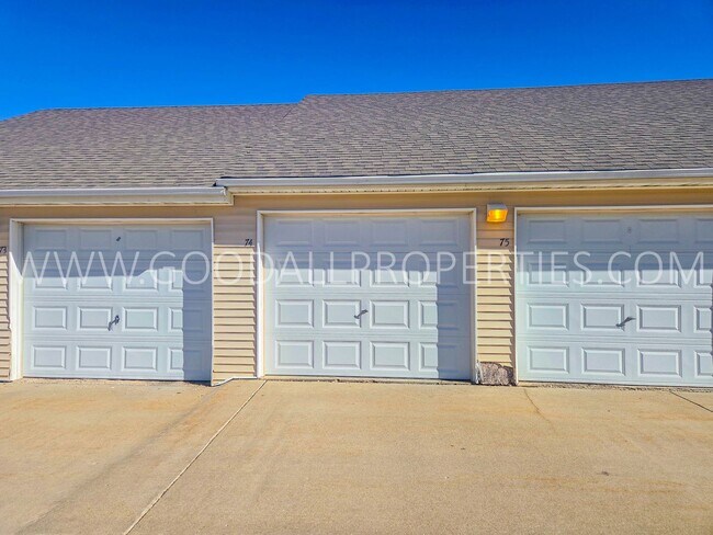 Building Photo - Move In Special!!! 2 bedrooms and 2 bathrooms in Johnston!! Check out this ground-level condo!!!