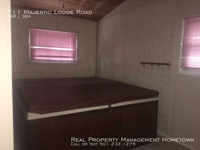 Building Photo - LAKE HOUSE WITH CHARACTER AND CHARM