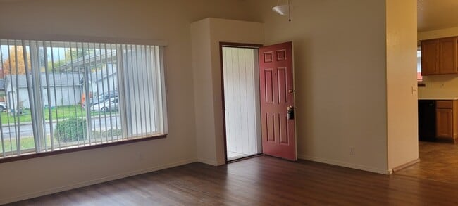 Building Photo - 2210 SW Bridge St