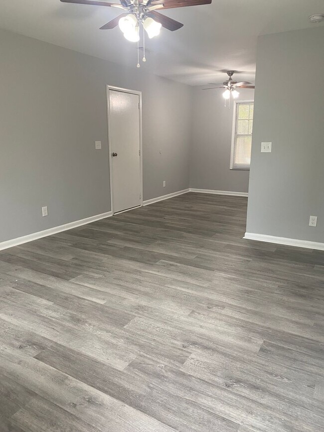 Building Photo - Beautiful 3 Bedroom Ranch in Goose Creek