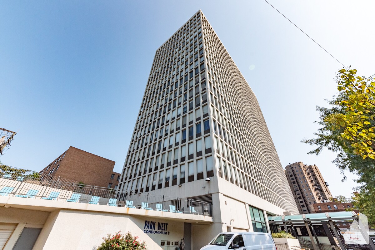 Building Photo - 444 W Fullerton Pky