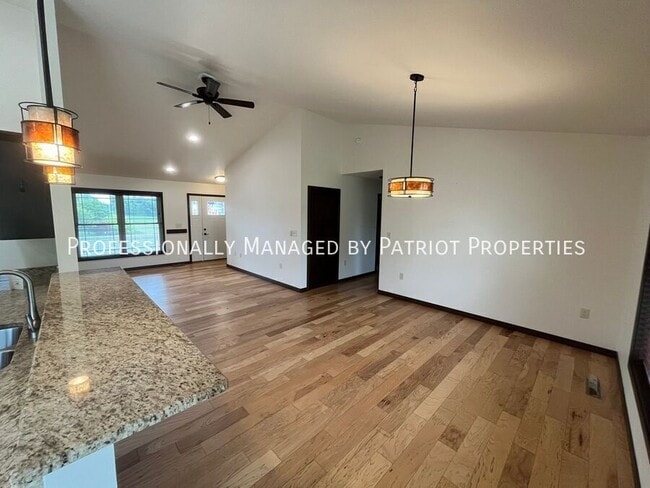 Building Photo - 245 Alyssa St