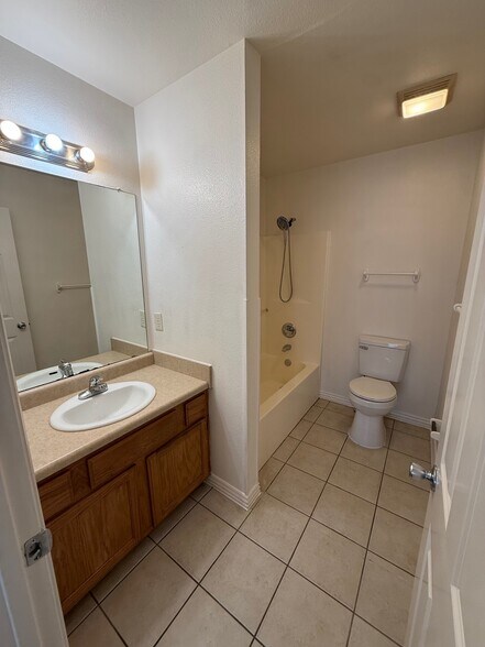 MASTER BATHROOM - 2910 Meridian Plz