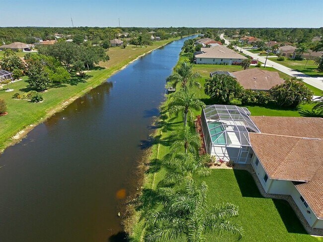 Building Photo - 811 Rotonda Cir