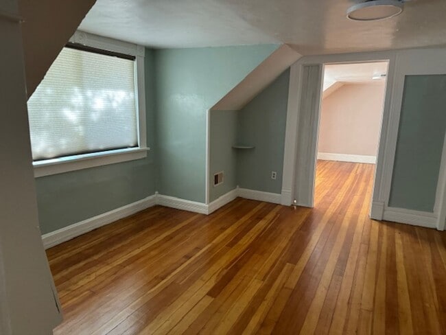 Building Photo - ALL PROSPECTIVE TENANTS MUST SUBMIT A $58 NON-REFUNDABLE APPLICATION FEE PER APPLICANT ONLINE AND...