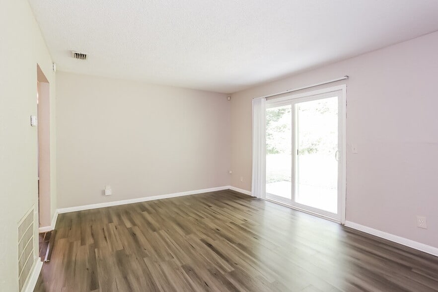 Building Photo - 6812 Hawkins Ct
