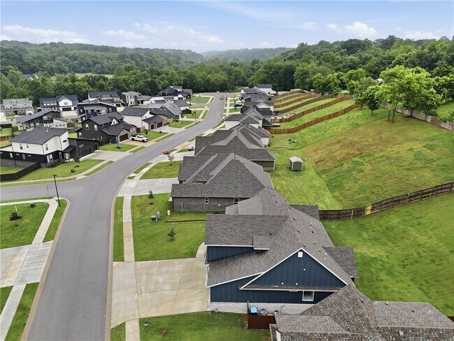 Building Photo - 1229 Bunker Dr