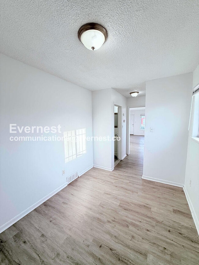 Building Photo - 14439 Kent St