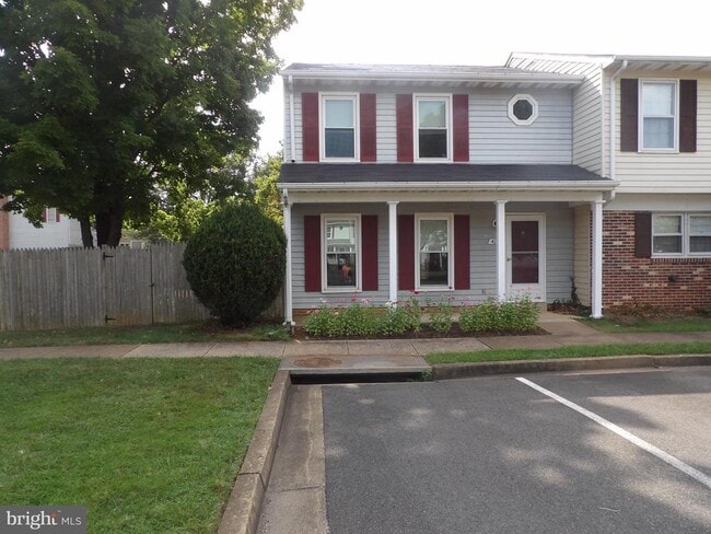 Building Photo - 413 Forest Ct