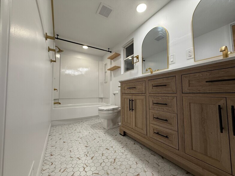 Building Photo - 10 Lincoln St