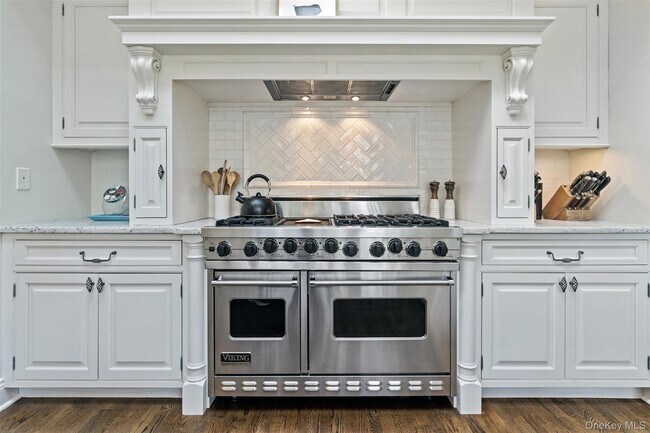 Building Photo - 12 Bishop Park Rd