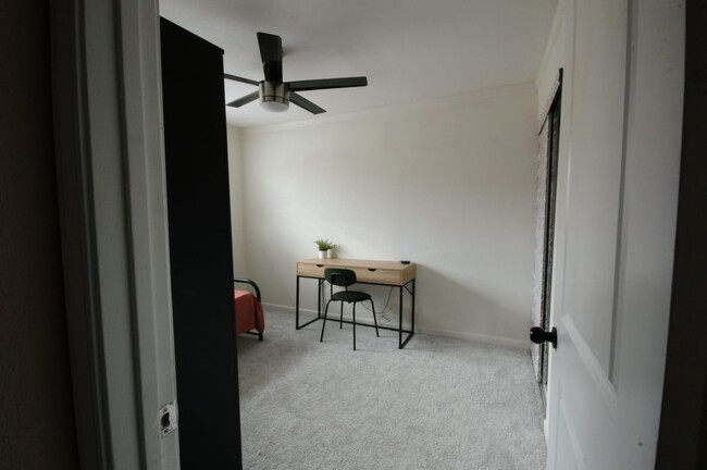 guest bedroom/office - 2640 Via Cordova