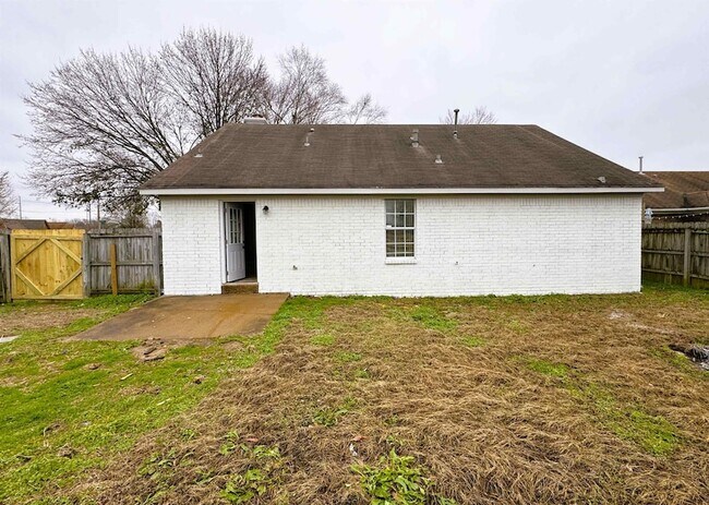 Building Photo - 7097 Foxhall Dr