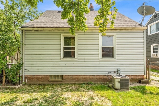 Building Photo - 1104 Hillsdale Rd